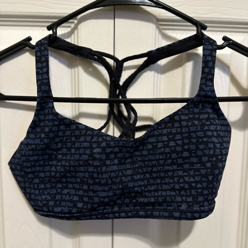Lululemon sports bra